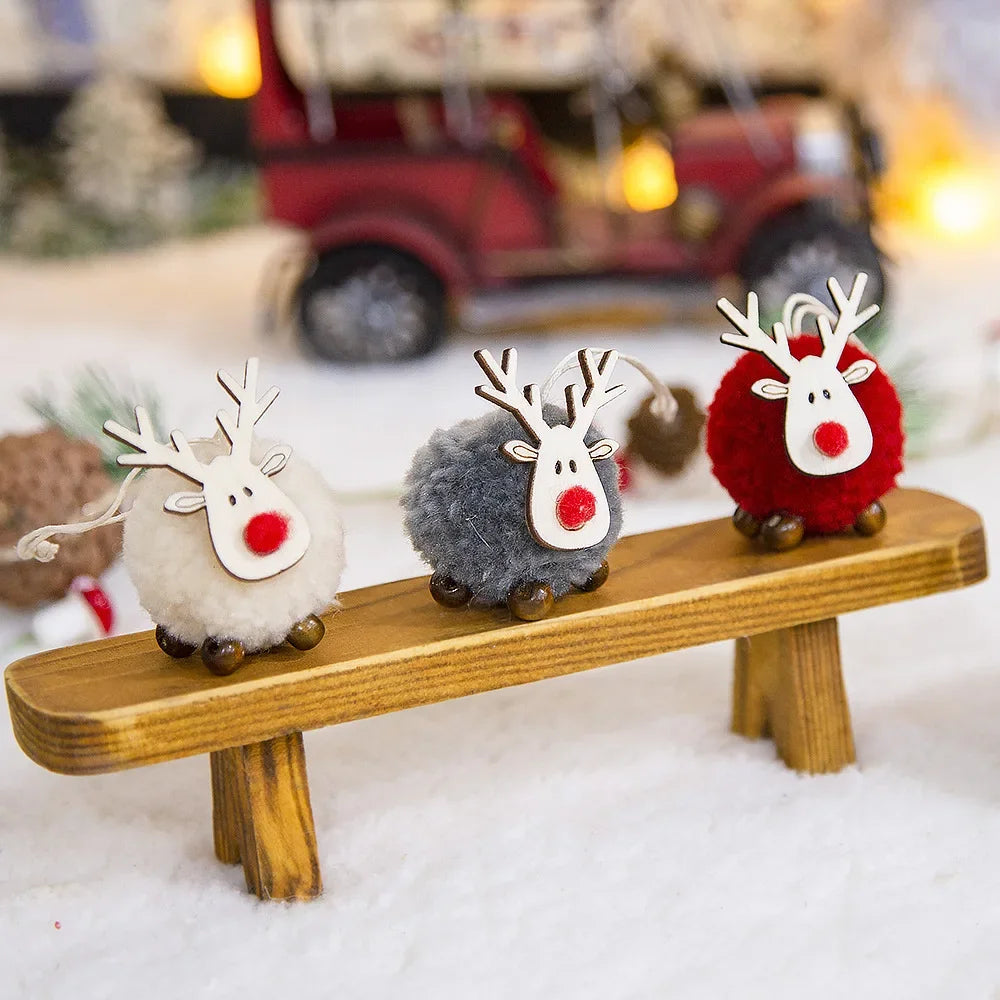 Décorations de sapin – Petits cerfs en bois et matière duveteuse