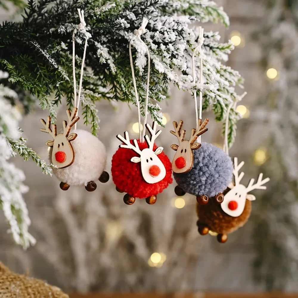 Décorations de sapin – Petits cerfs en bois et matière duveteuse