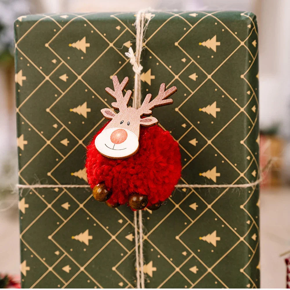 Décorations de sapin – Petits cerfs en bois et matière duveteuse