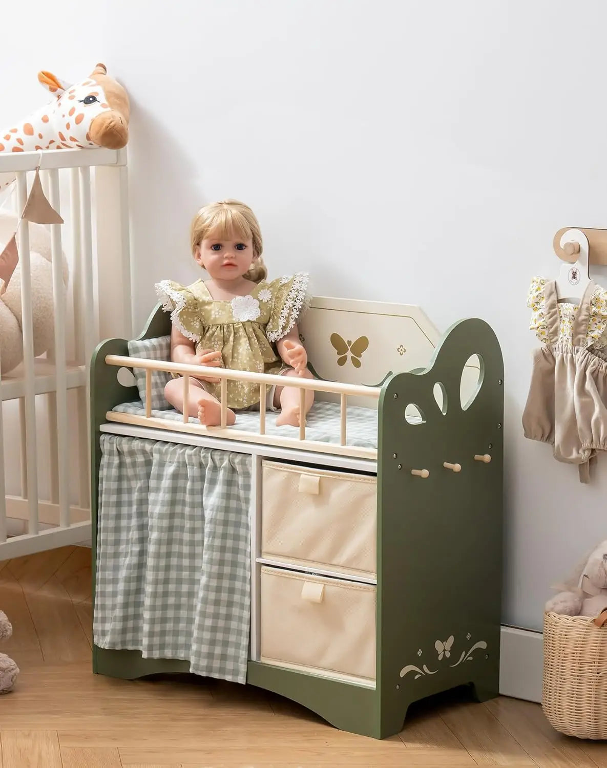 Lit en bois pour poupées avec armoire et tiroirs