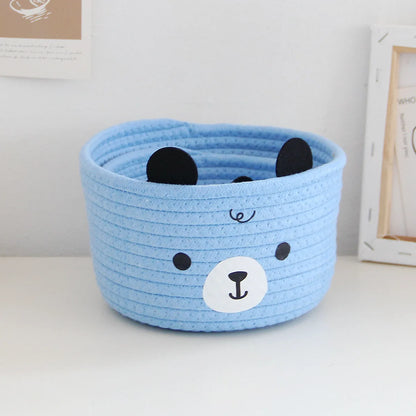 Petits paniers de rangement en rotin