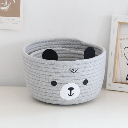 Petits paniers de rangement en rotin