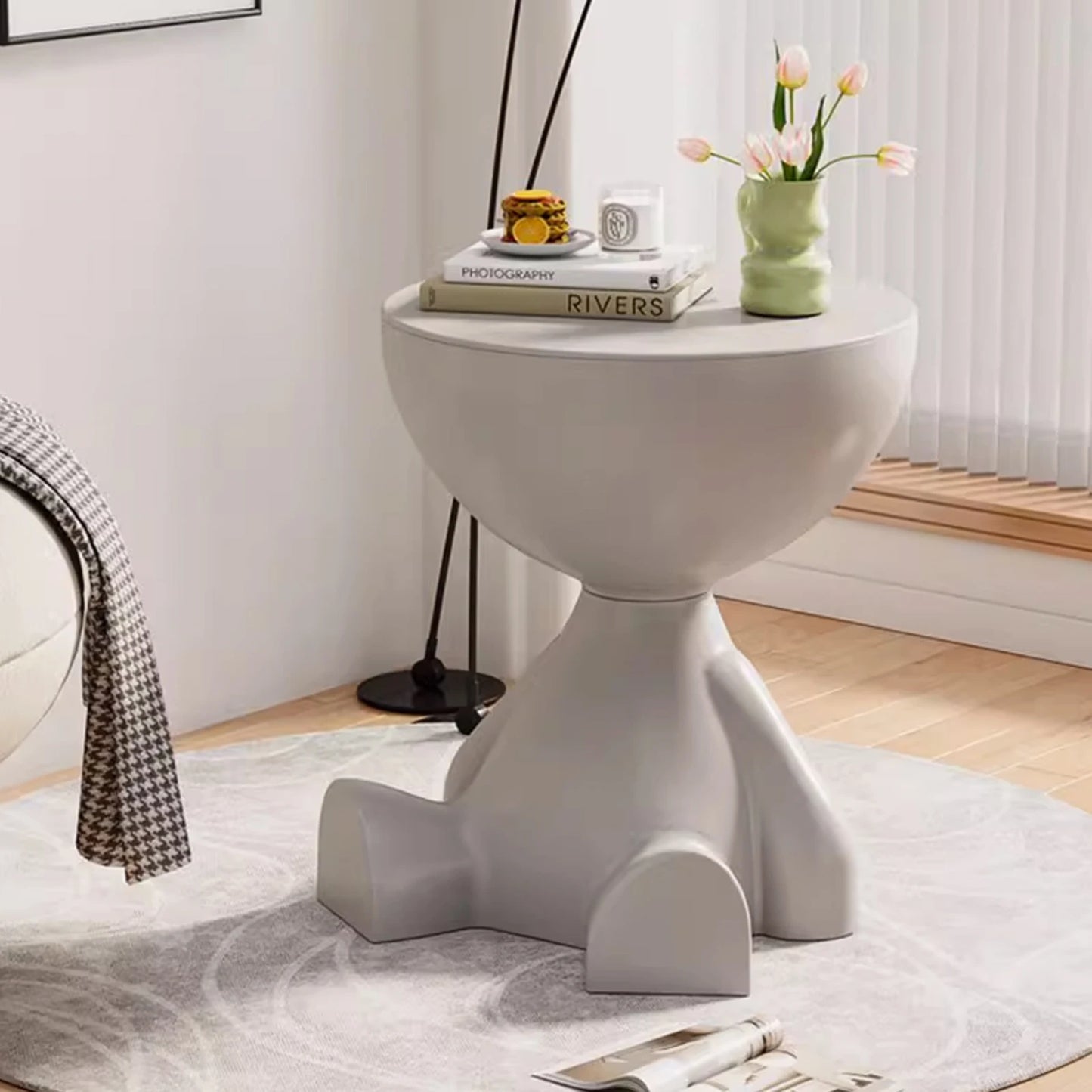 Table d’appoint ludique avec rangement