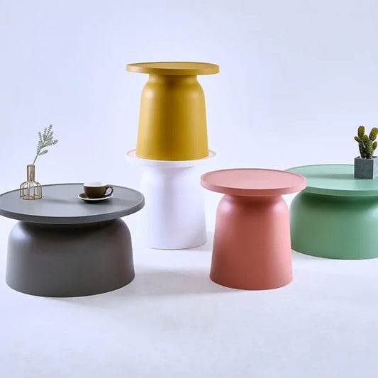 Petites tables en plastique