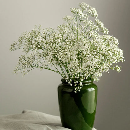 Petites fleurs blanches synthétiques