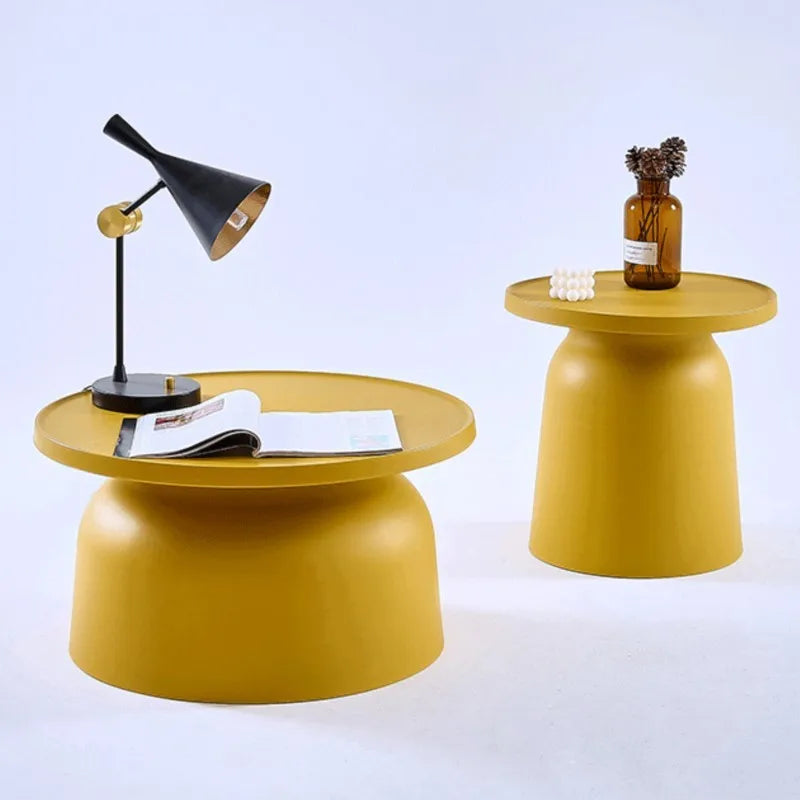 Petites tables en plastique