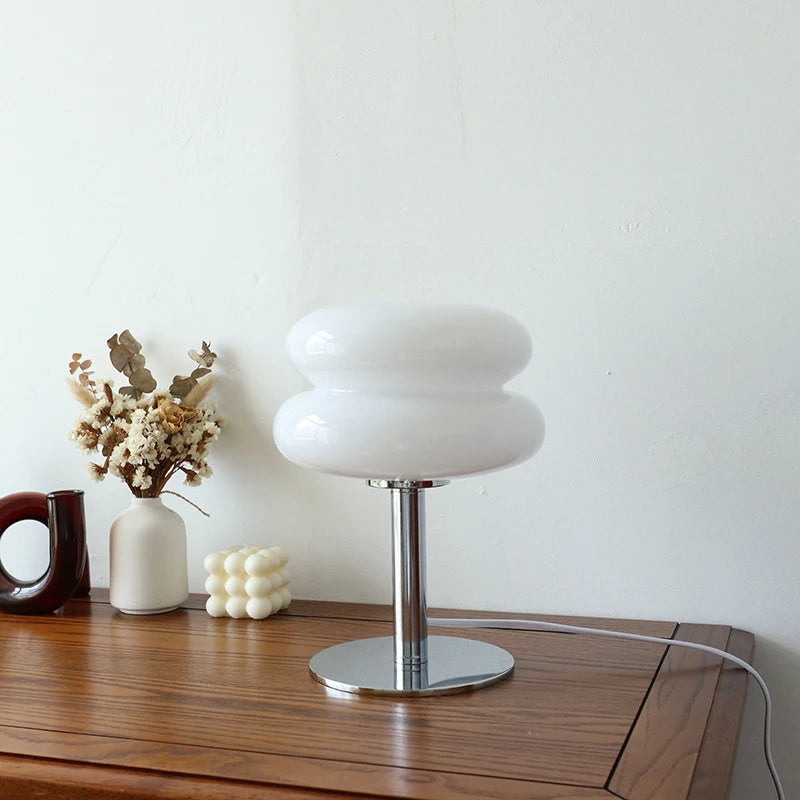 Lampe de table design en métal