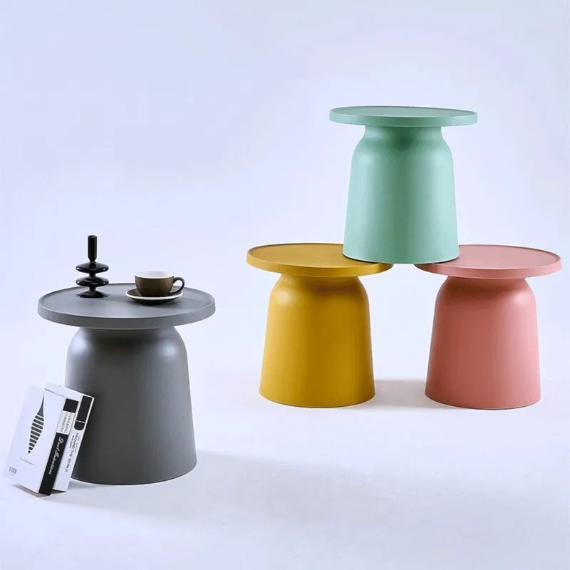 Petites tables en plastique