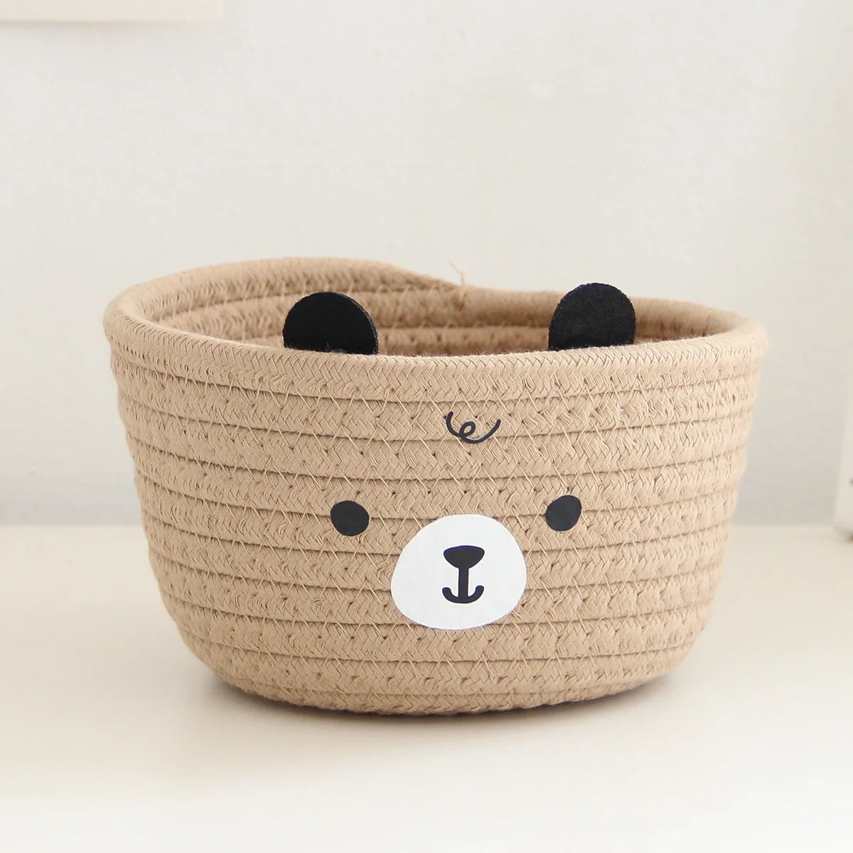 Petits paniers de rangement en rotin