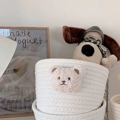Petits paniers en corde tissée avec têtes d’ours