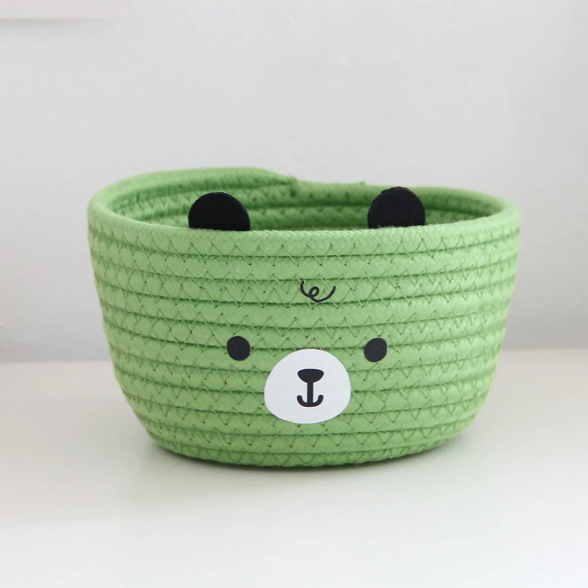 Petits paniers de rangement en rotin