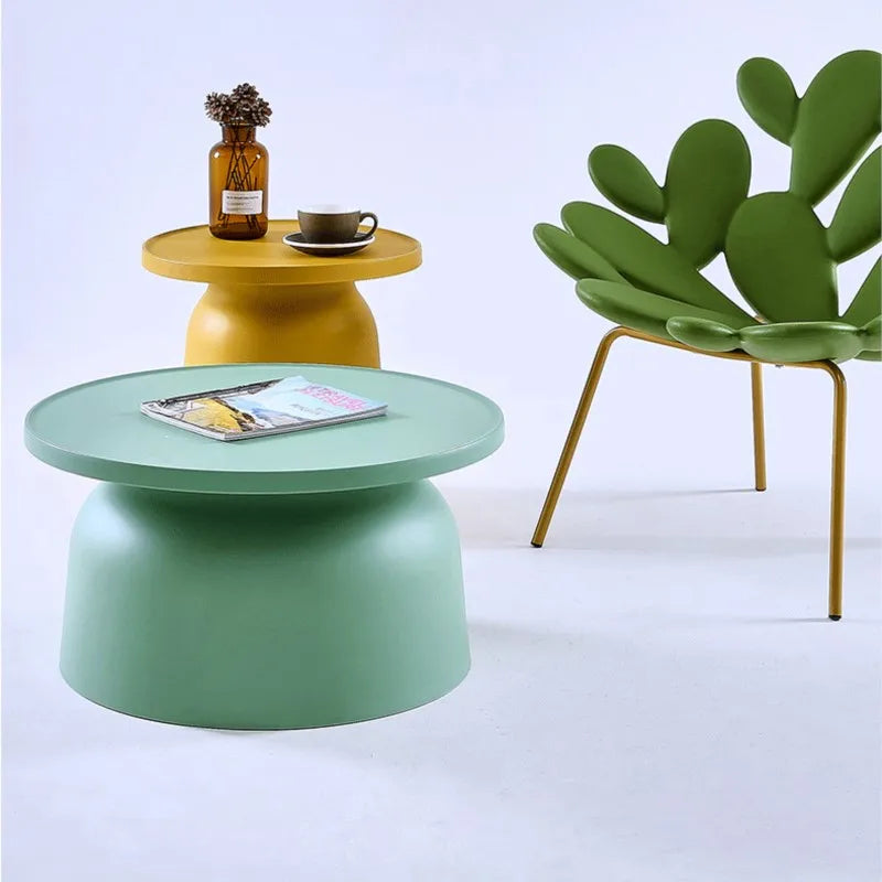 Petites tables en plastique