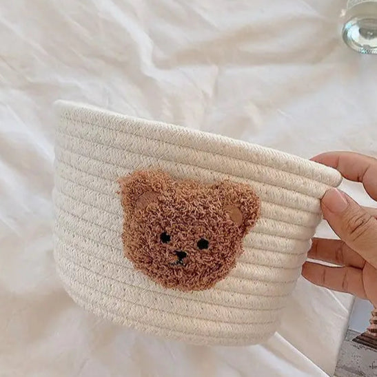 Petits paniers en corde tissée avec têtes d’ours