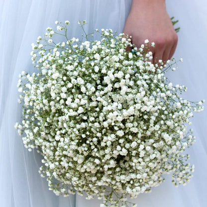 Petites fleurs blanches synthétiques