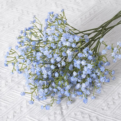 Petites fleurs blanches synthétiques