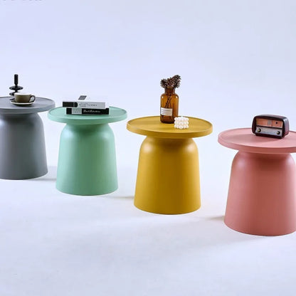 Petites tables en plastique